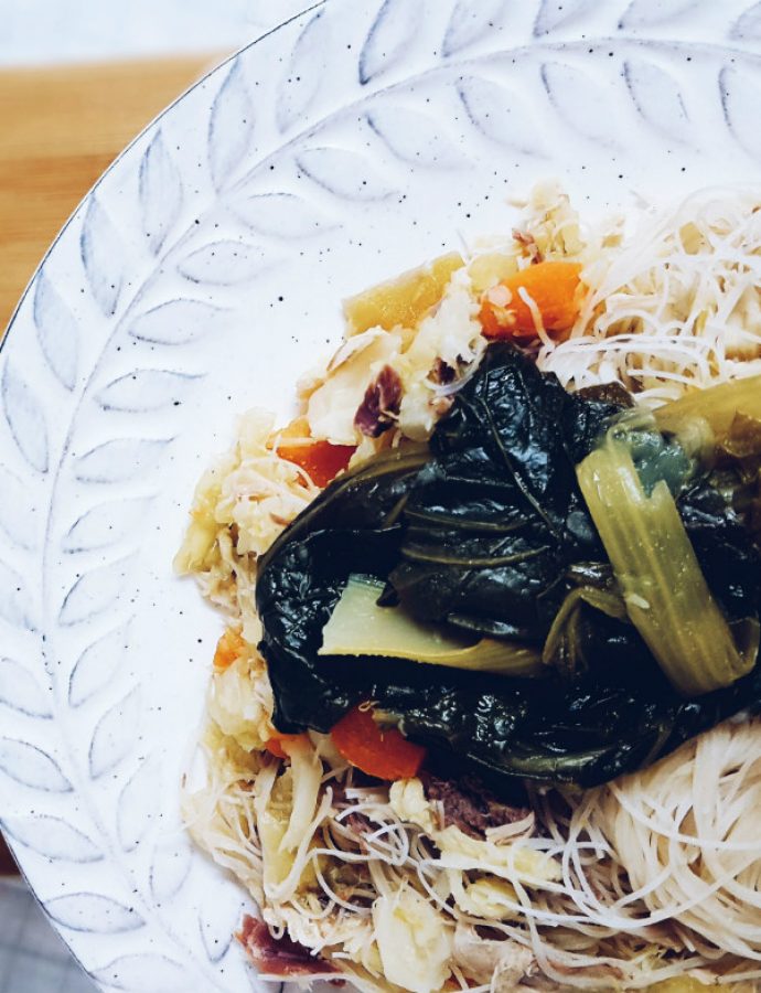 Fideos de arroz integral con caldo de verduras